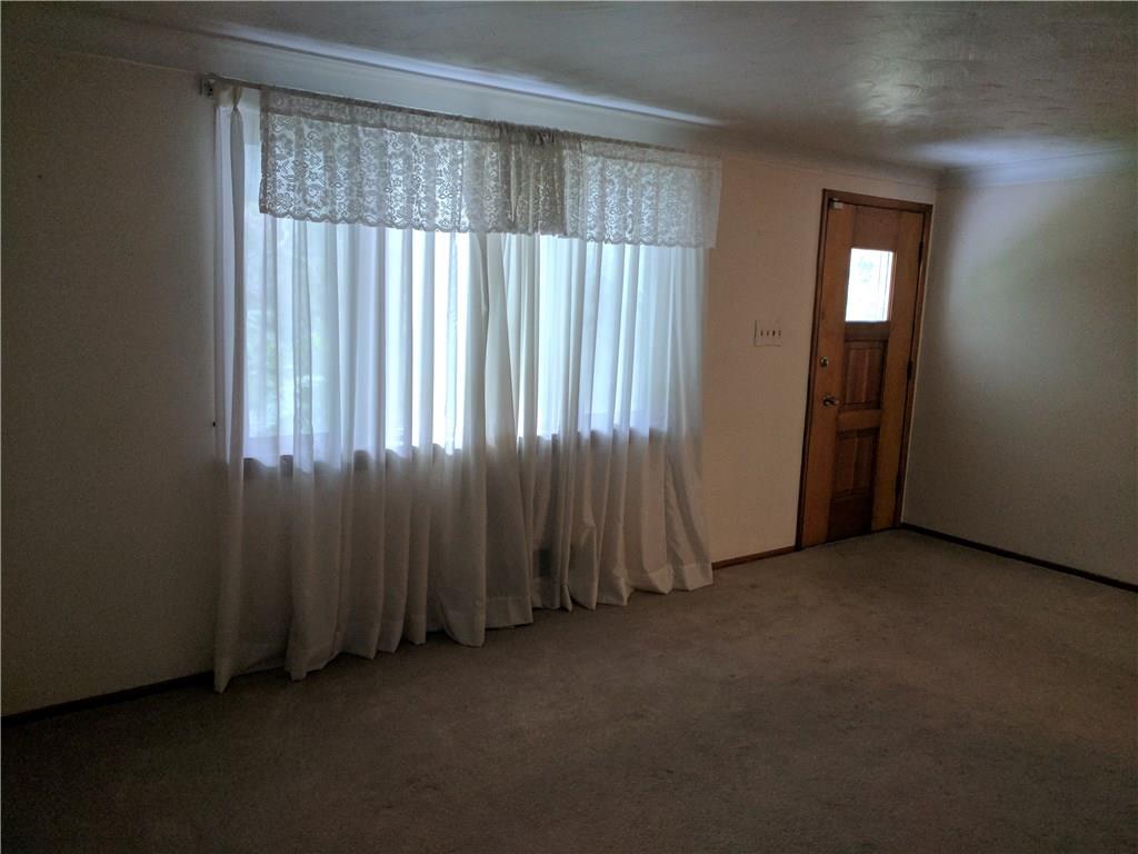 926 Simpson Howell Road Elizabeth, PA 15037 - Photo 3 of 25 Walk right in to this nice size Livingroom