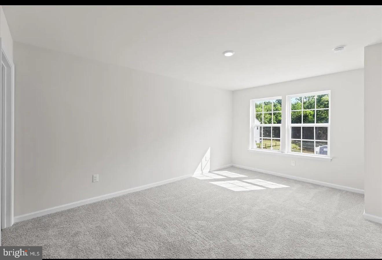 21 Whaler Drive Runnemede, NJ 08078 - Photo 16 of 20 an empty room with a window