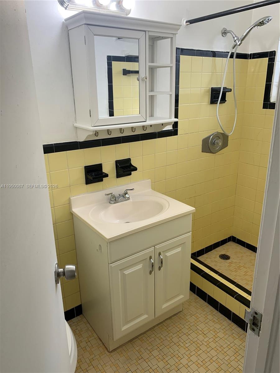 5616 Arthur Street, Unit NORTH Hollywood, FL 33021 - Photo 11 of 16 a utility room with dryer and washer