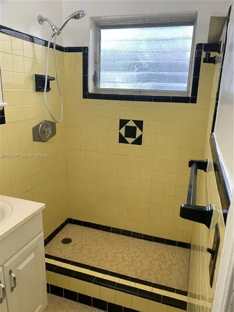 $1,500 | 5616 Arthur Street, Unit NORTH, Hollywood, FL 33021