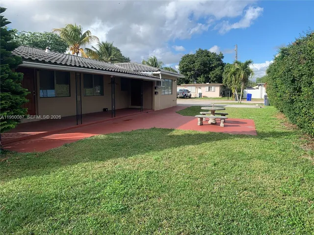 $1,700 | 5616 Arthur Street, Unit NORTH, Hollywood, FL 33021