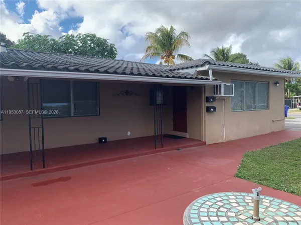 $1,500 | 5616 Arthur Street, Unit NORTH, Hollywood, FL 33021