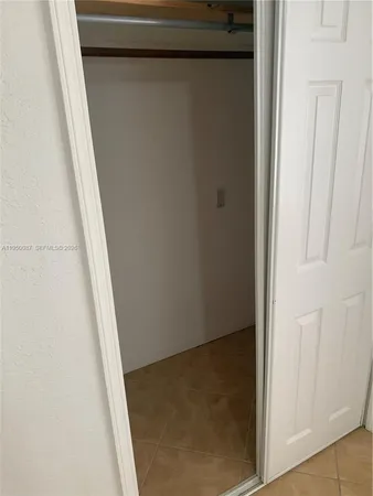 $1,500 | 5616 Arthur Street, Unit NORTH, Hollywood, FL 33021