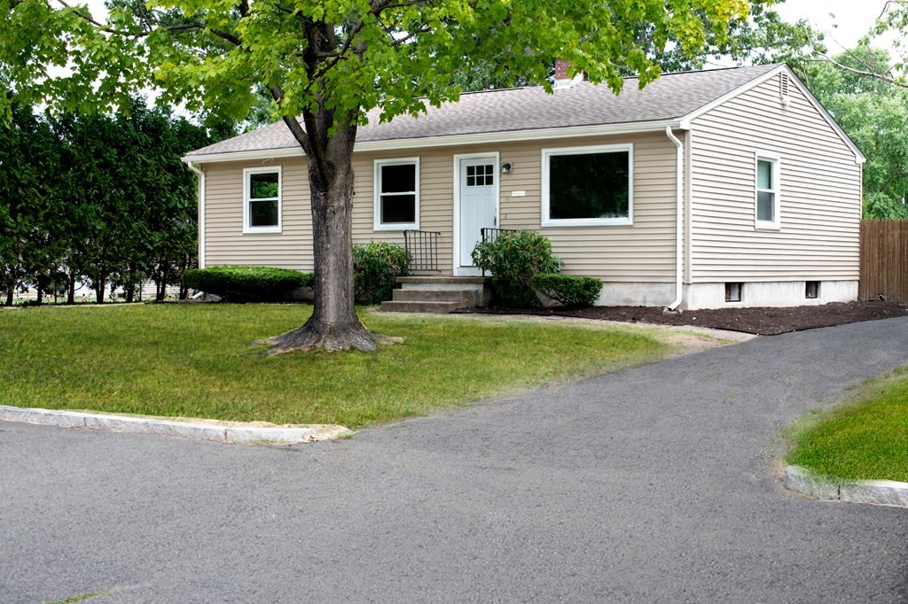 43 Berard Circle Springfield, MA 01128 - Photo 2 of 26 Gallery Image 2