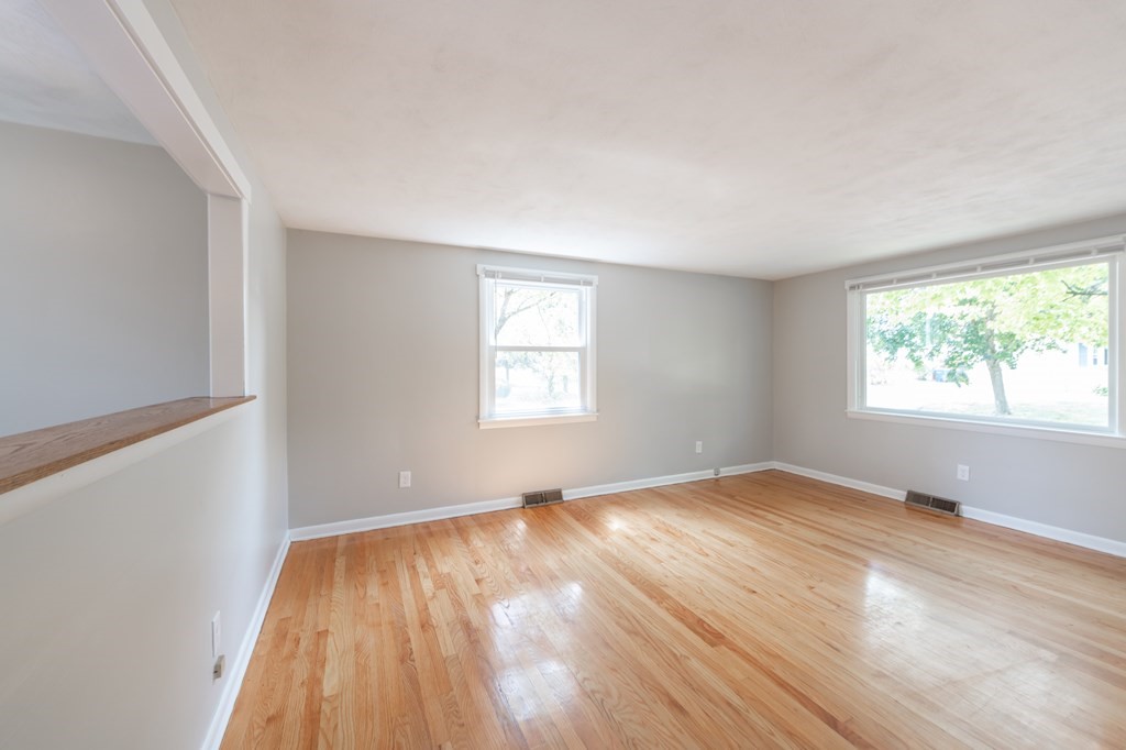 43 Berard Circle Springfield, MA 01128 - Photo 8 of 26 Gallery Image 8