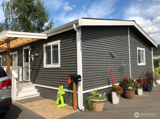 $177,000 | 15253 Pine Drive, Renton, WA 98058