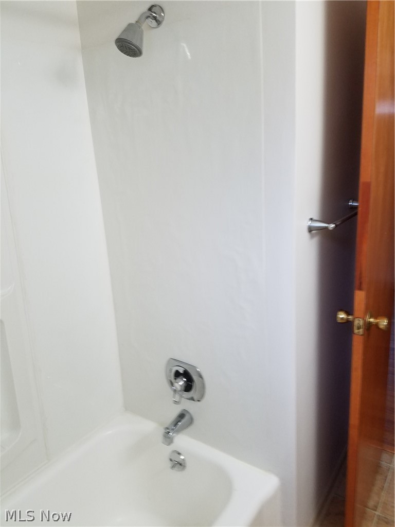 5985 Ridge Road Parma, OH 44129 - Photo 12 of 14 Shower/tub in bathroom