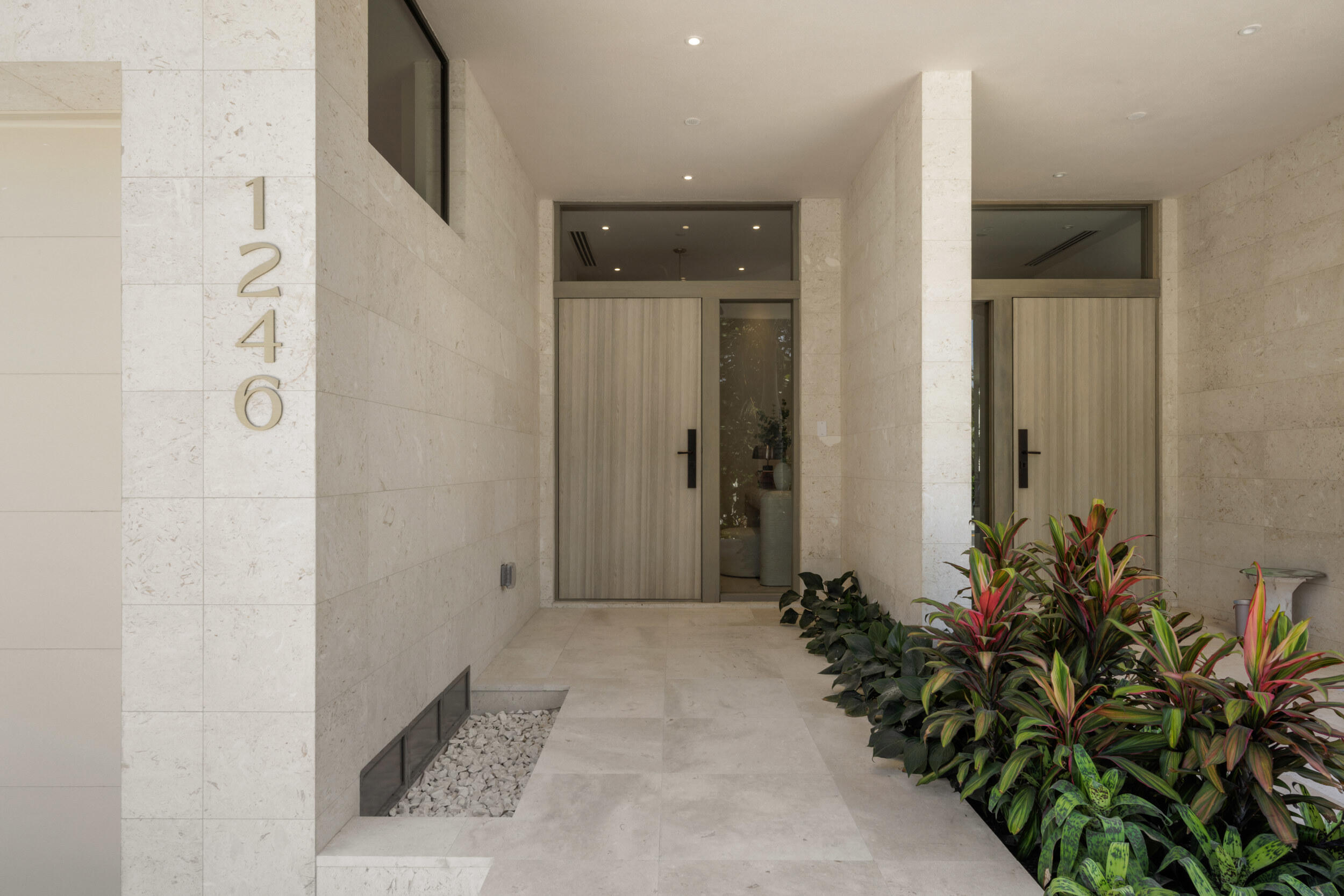 1252 George Bush Boulevard Delray Beach, FL 33483 - Photo 5 of 63 ET6A9301