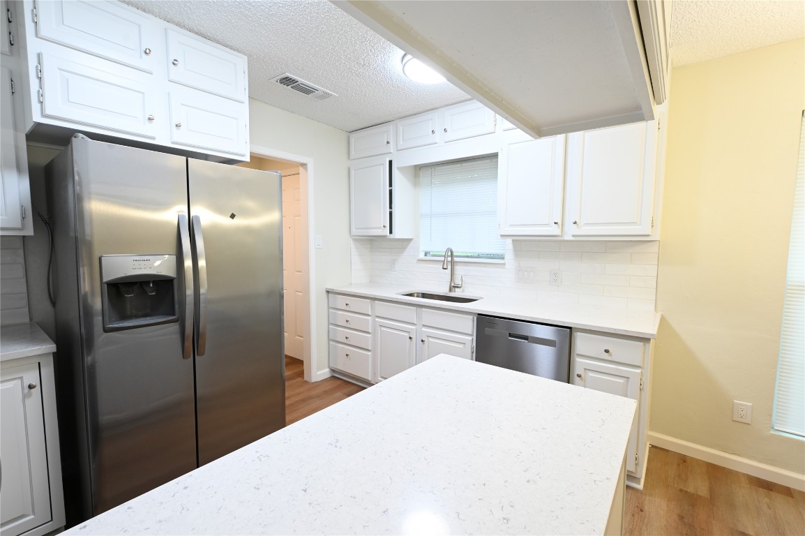 9715 Oak Hollow Drive Austin, TX 78758 - Photo 2 of 15