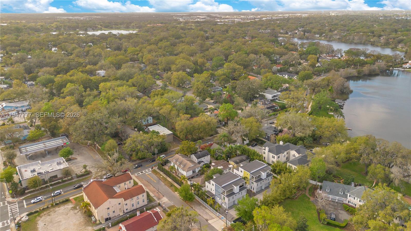 555 Peachtree Road Orlando, FL 32804 - Photo 30 of 35 an aerial view of residential houses with outdoor space