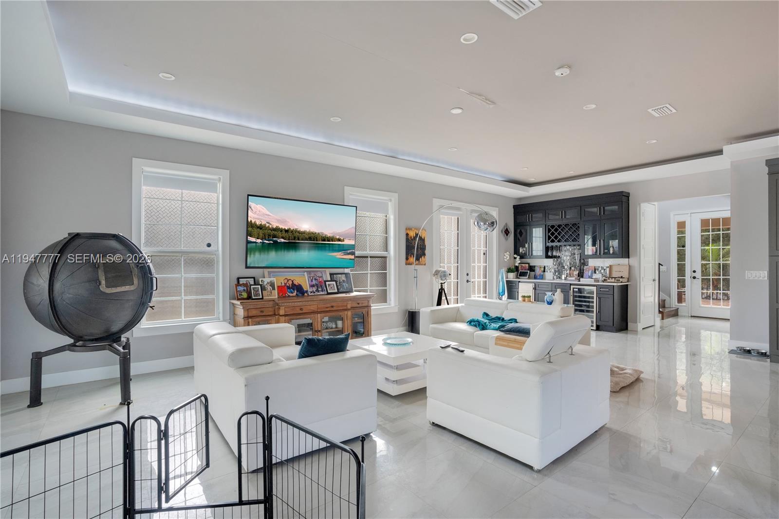 555 Peachtree Road Orlando, FL 32804 - Photo 3 of 35 a living room with furniture and a flat screen tv