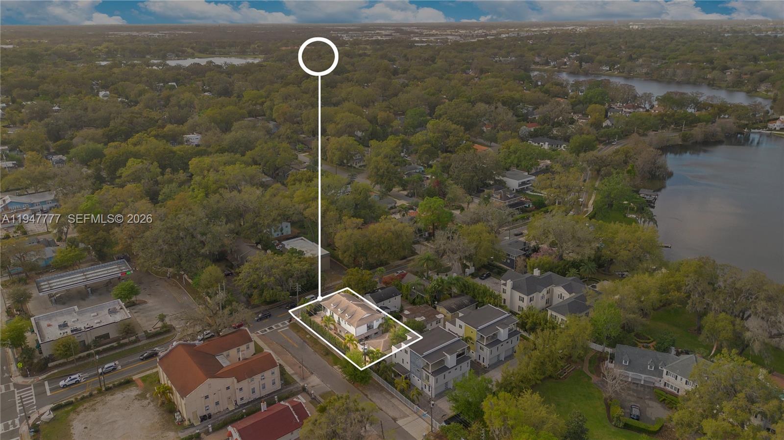 555 Peachtree Road Orlando, FL 32804 - Photo 32 of 35 a view of a bathroom with sink