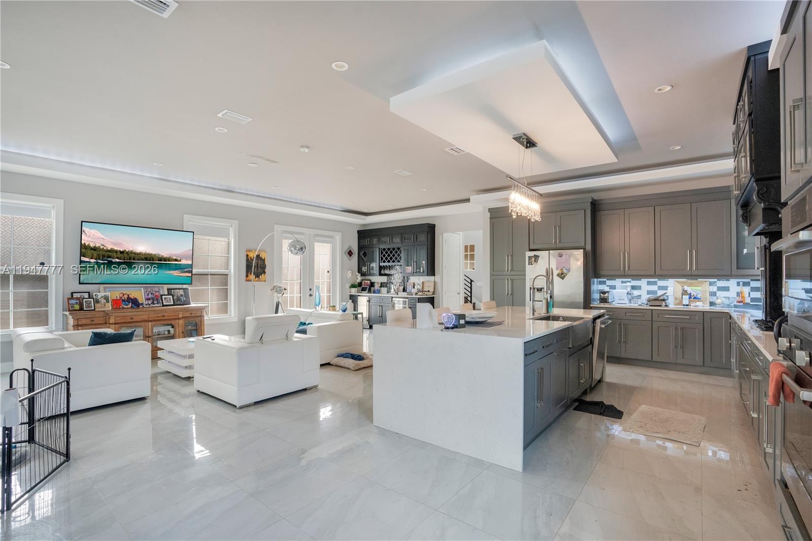 555 Peachtree Road Orlando, FL 32804 - Photo 5 of 35 a living room with furniture and a flat screen tv