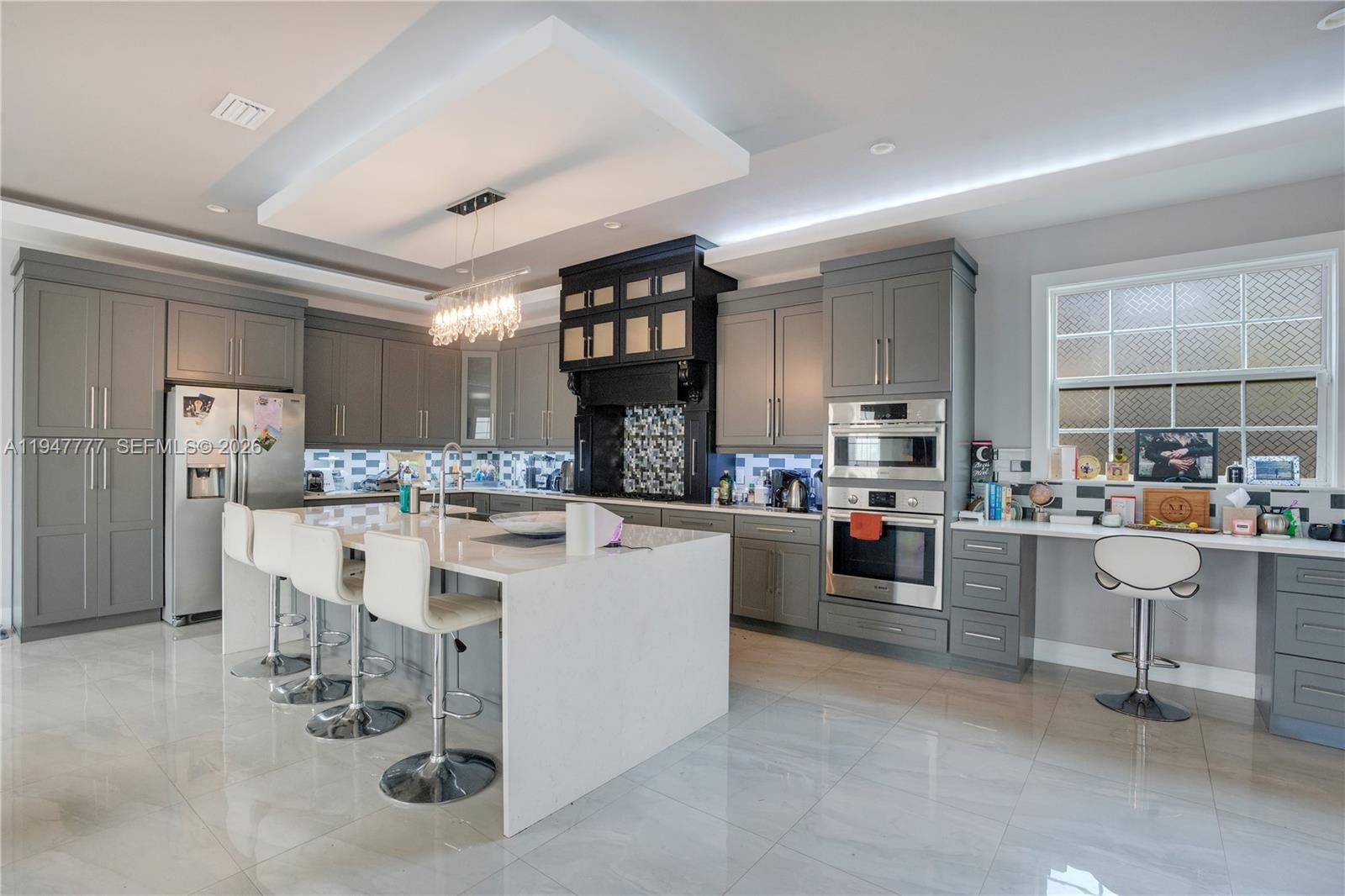 555 Peachtree Road Orlando, FL 32804 - Photo 6 of 35 a kitchen with counter space and appliances