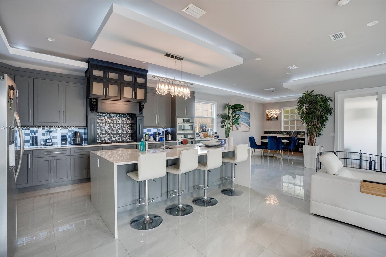 555 Peachtree Road Orlando, FL 32804 - Photo 7 of 35 a kitchen with counter top space and appliances