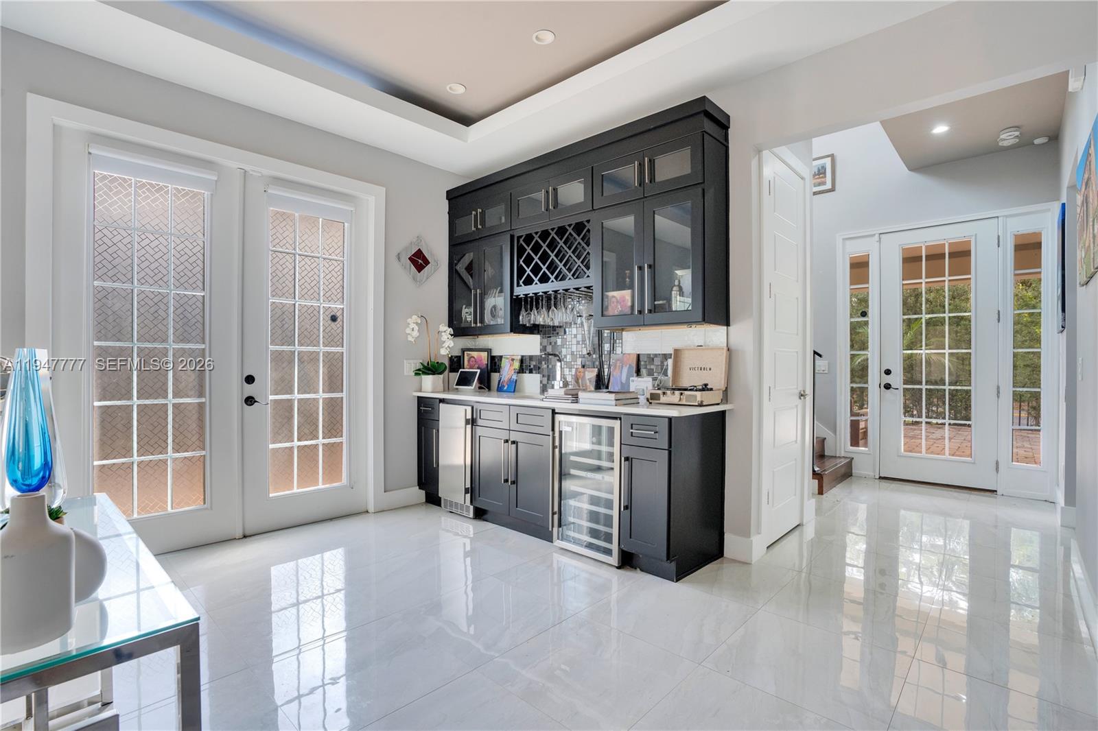 555 Peachtree Road Orlando, FL 32804 - Photo 8 of 35 a kitchen with sink and cabinets