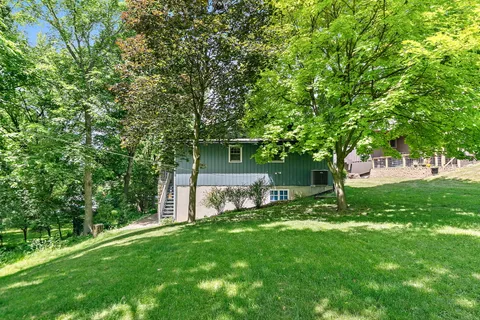 $405,000 | 2 Summit Avenue, East Dundee, IL 60118
