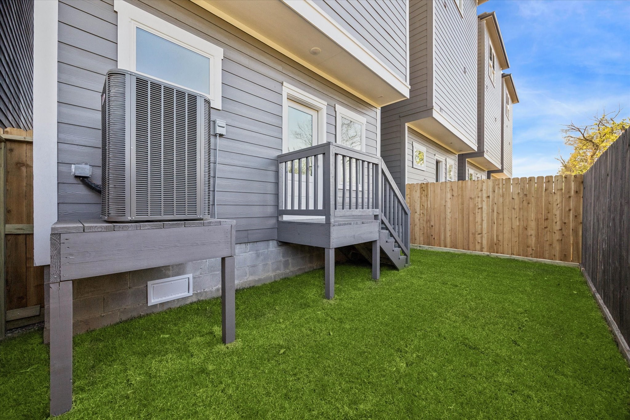 5627 Azores Houston, TX 77091 - Photo 5 of 38 a view of a backyard with wooden fence and a bench