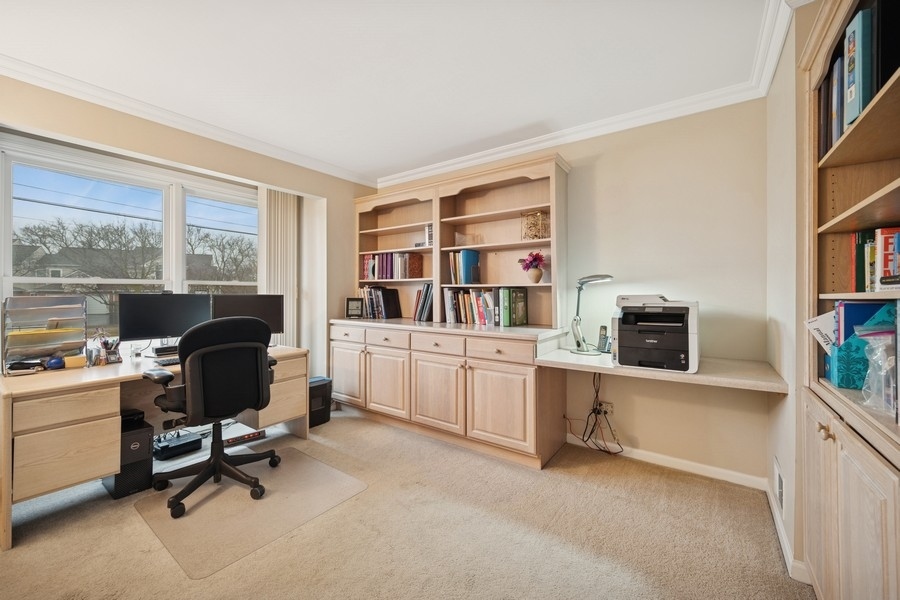 851 Old Checker Road Buffalo Grove, IL 60089 - Photo 4 of 27 Gallery Image 4