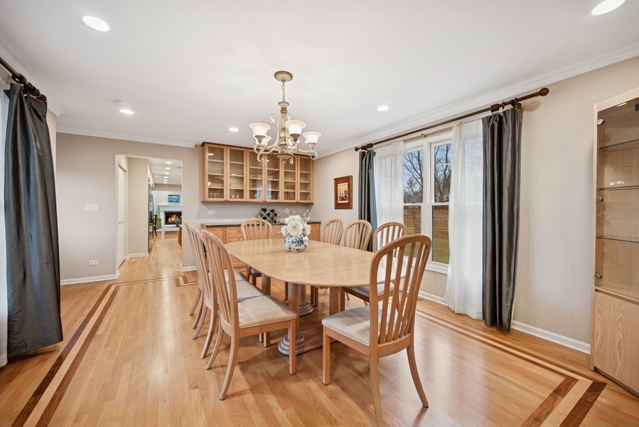 851 Old Checker Road Buffalo Grove, IL 60089 - Photo 5 of 27 Gallery Image 5