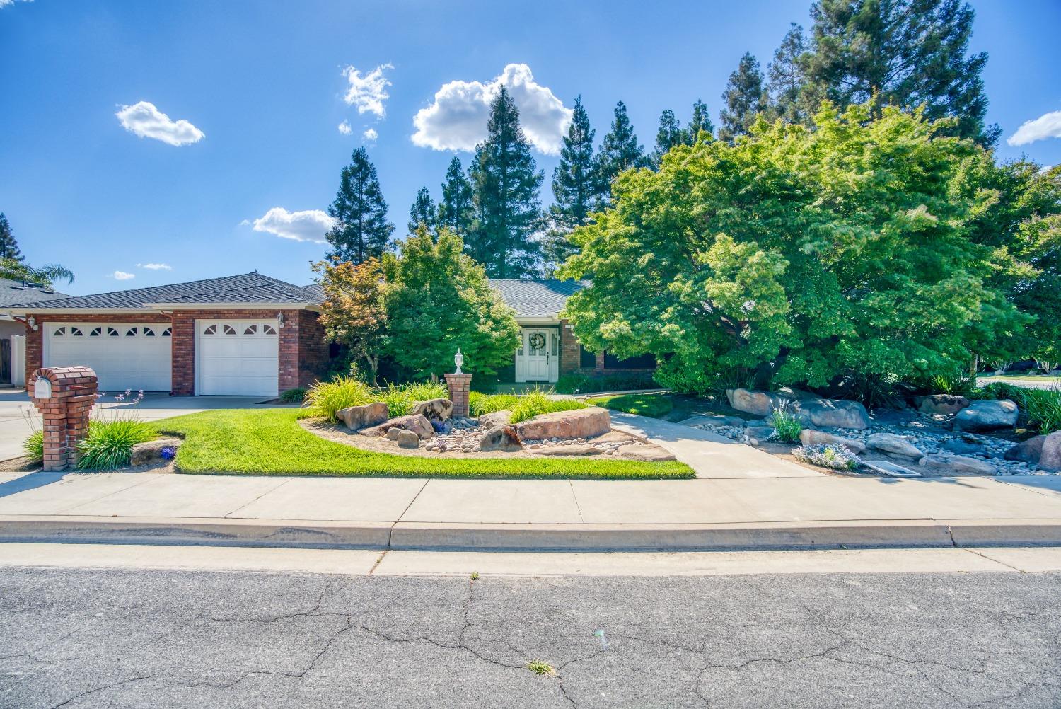 77 Post Avenue Sanger, CA 93657 - Photo 31 of 62 a view of a volley ball court