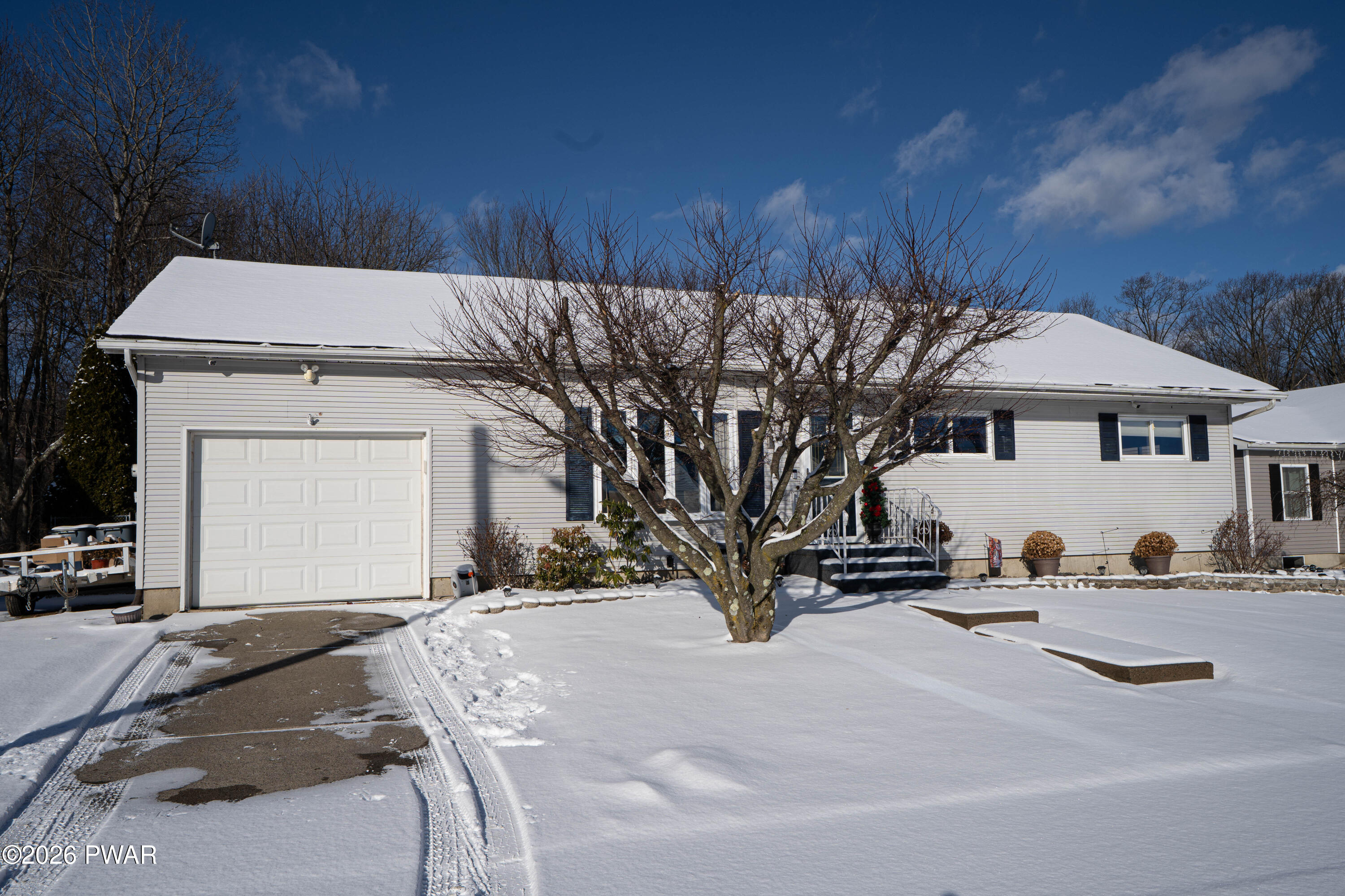 125 Rinaldi Drive Taylor, PA 18517 - Photo 2 of 49
