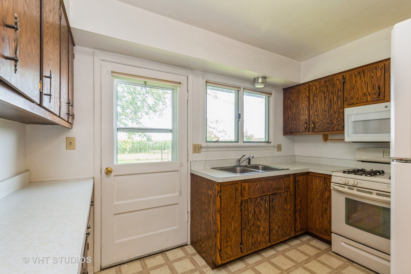 15354 Plank Road Sycamore, IL 60178 - Photo 10 of 28