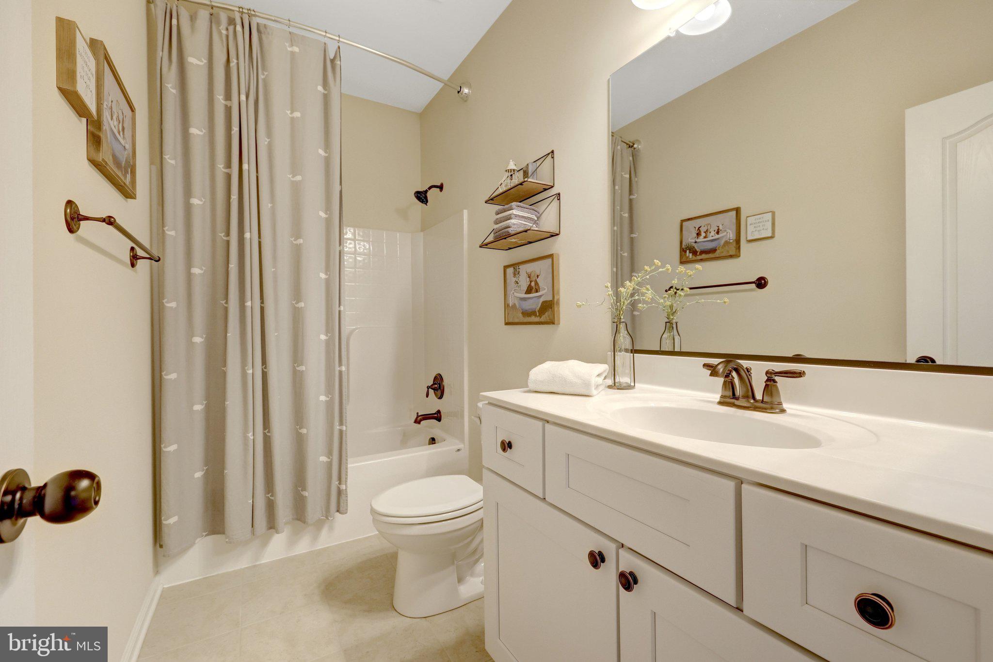 15002 Mountain Road Purcellville, VA 20132 - Photo 36 of 60 Full Bathroom 3 on upper level