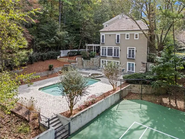 a view of a house with backyard and sitting area