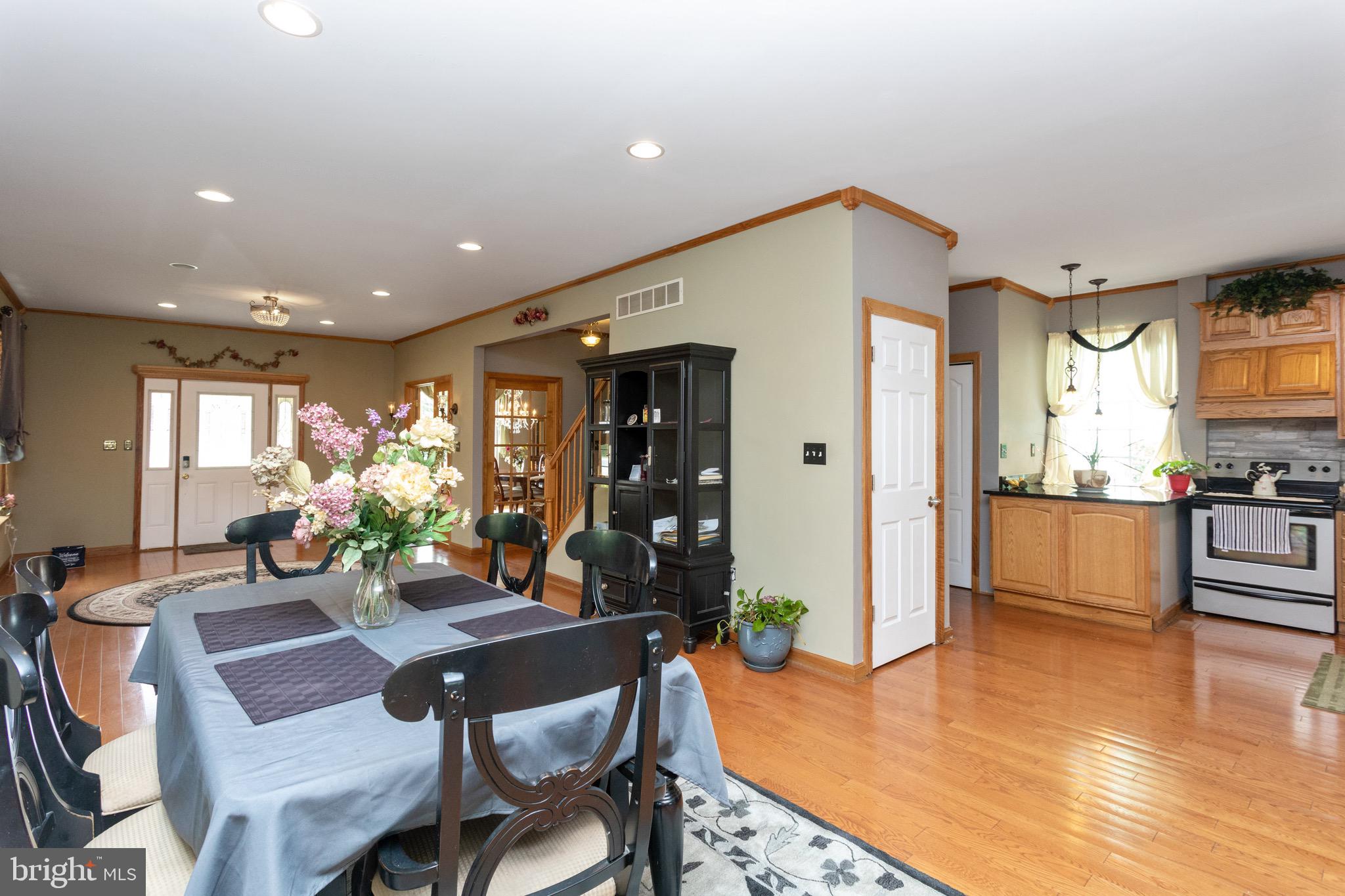 207 Riverside Road Baltimore, MD 21221 - Photo 10 of 36 Lots of natural light!