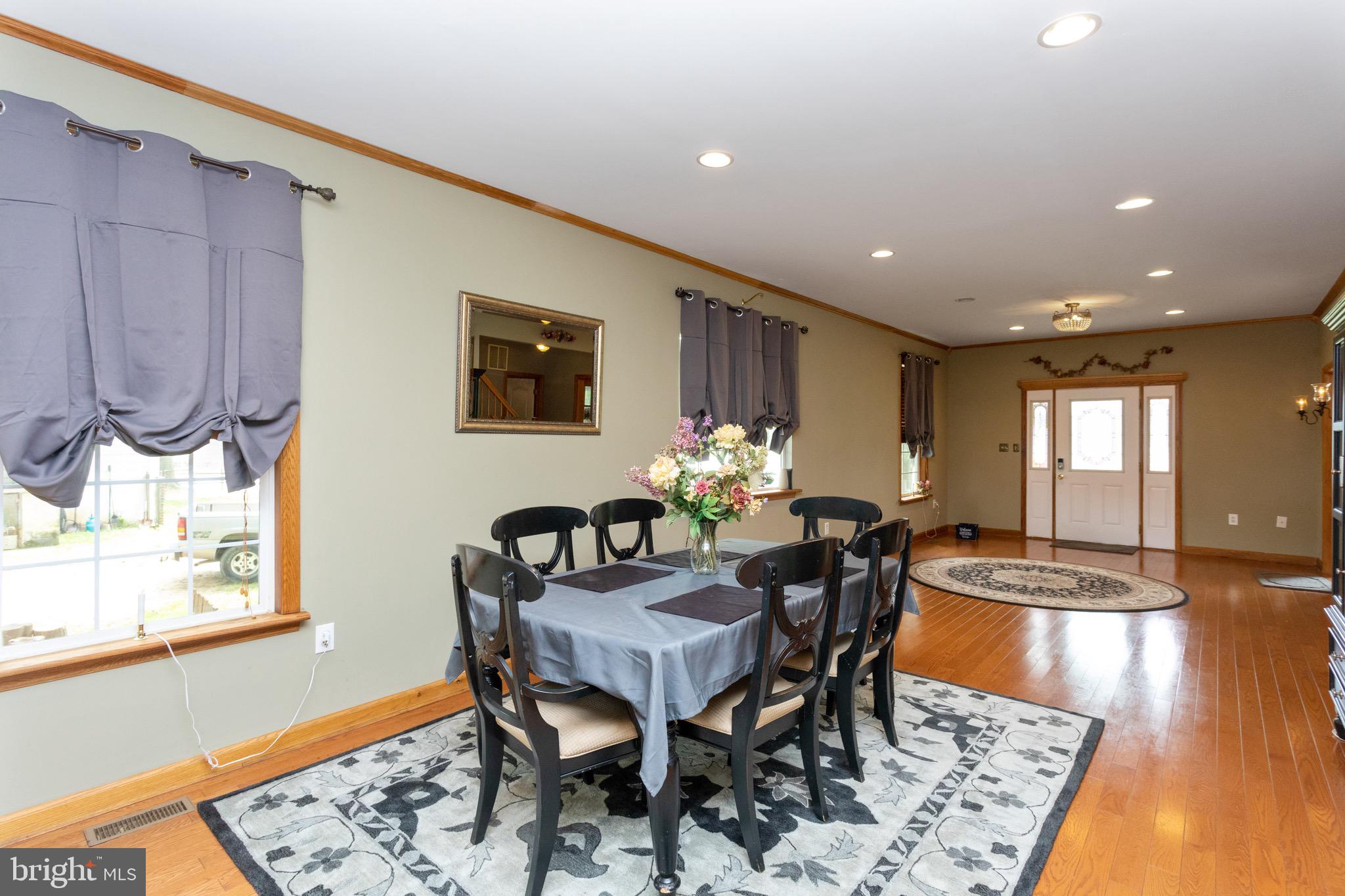 207 Riverside Road Baltimore, MD 21221 - Photo 11 of 36 Recessed lighting!
