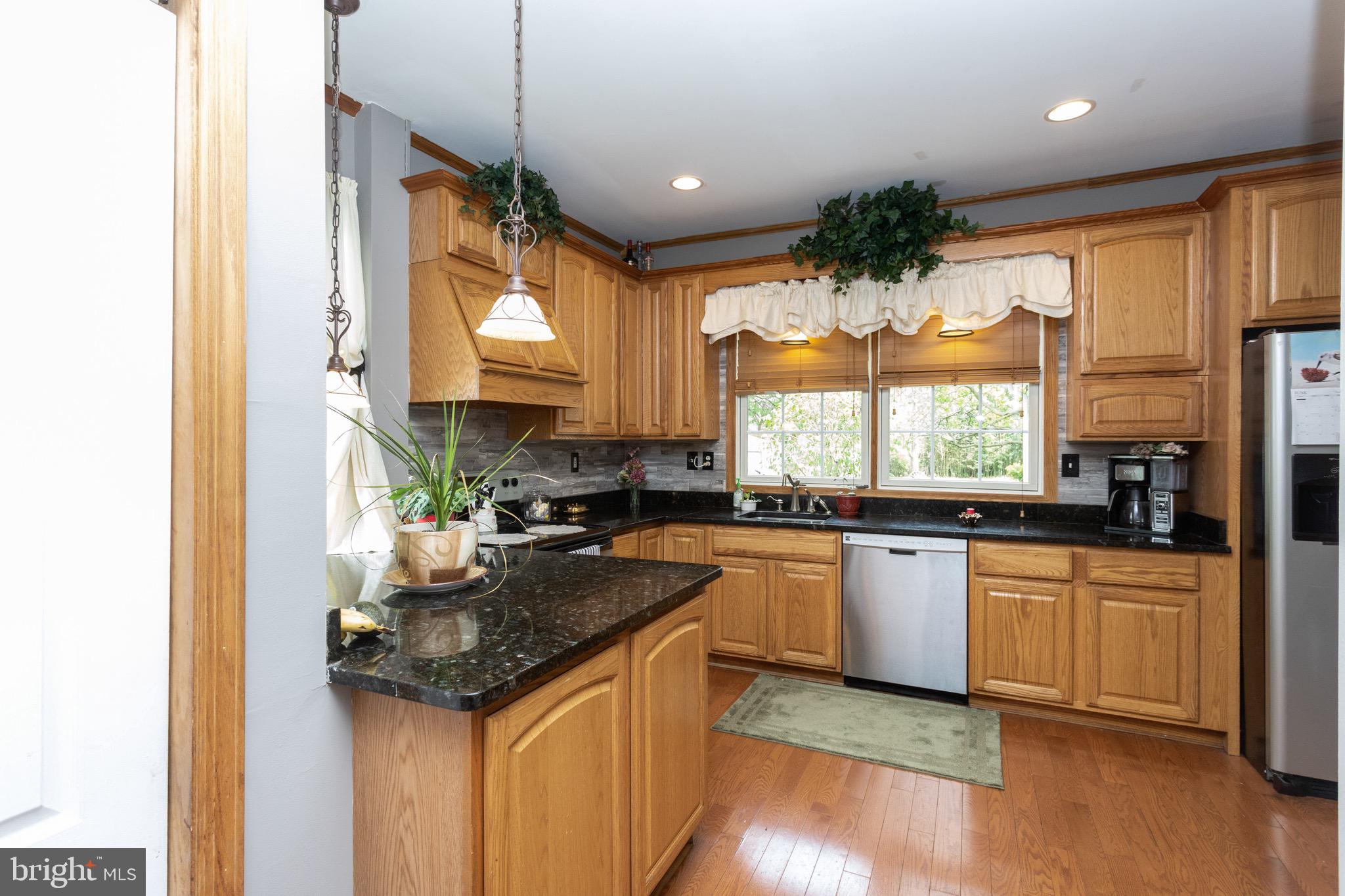 207 Riverside Road Baltimore, MD 21221 - Photo 13 of 36 Granite countertops!
