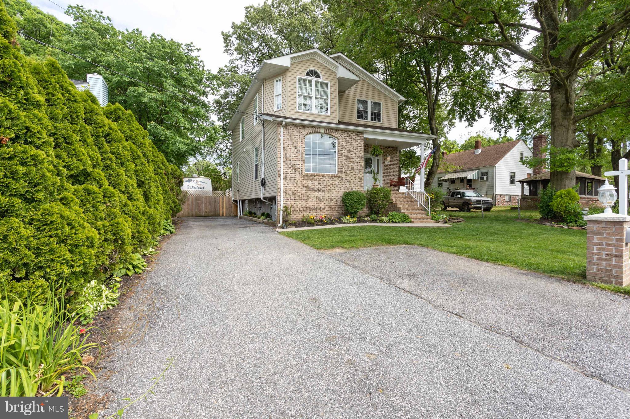 207 Riverside Road Baltimore, MD 21221 - Photo 3 of 36 Oversized driveway!