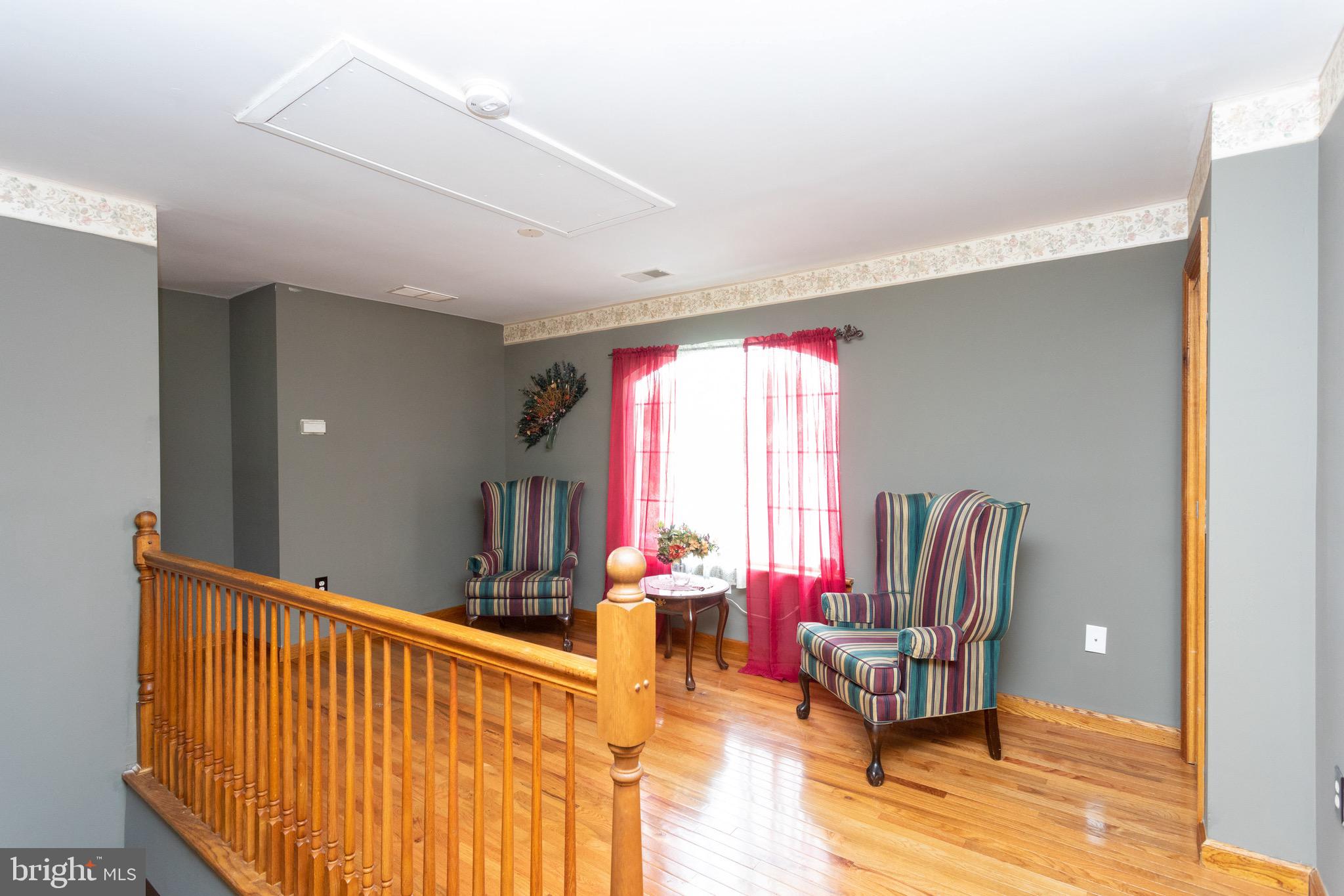 207 Riverside Road Baltimore, MD 21221 - Photo 20 of 36 Upstairs common area!