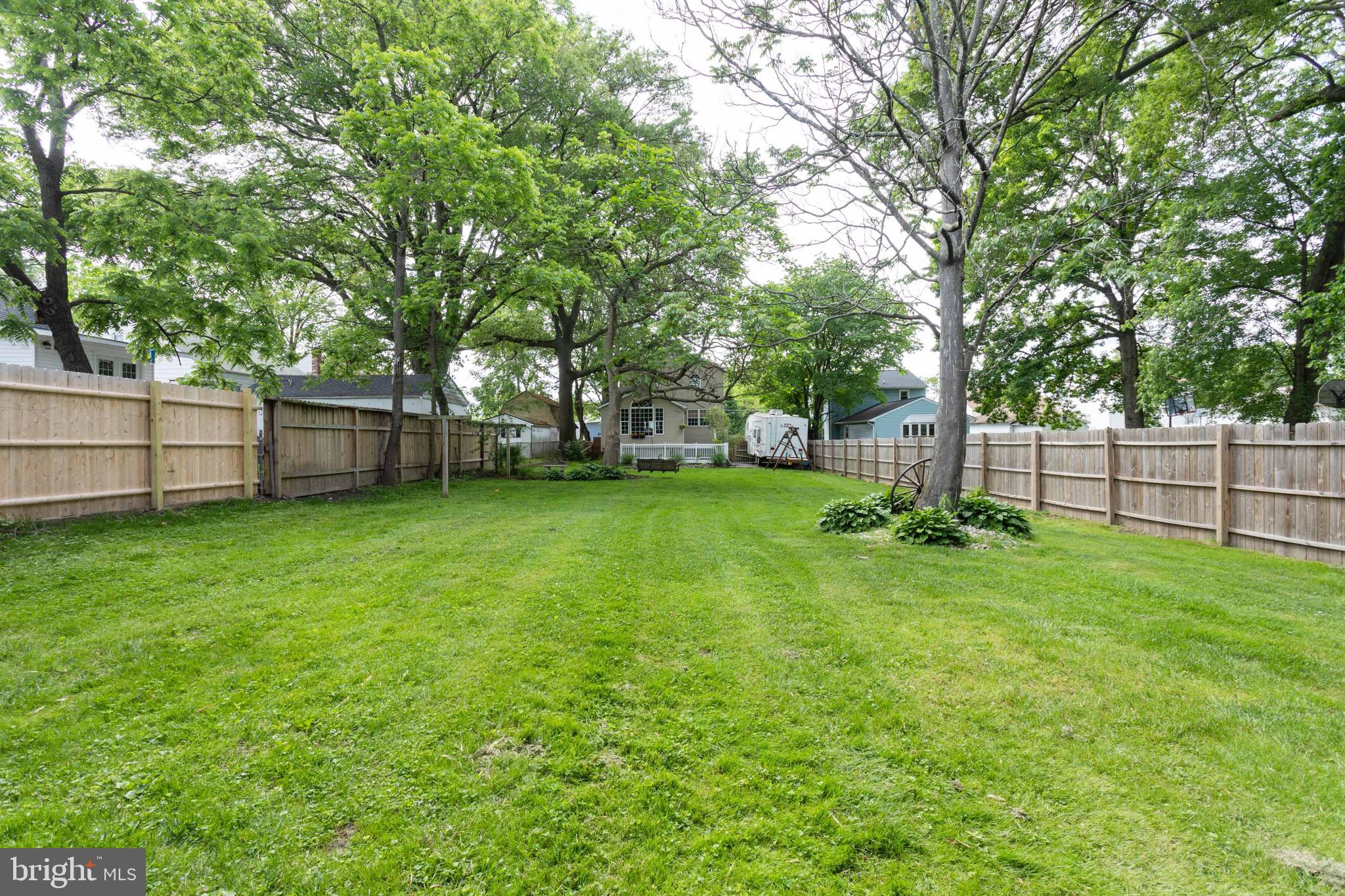 207 Riverside Road Baltimore, MD 21221 - Photo 4 of 36 Large, flat backyard!