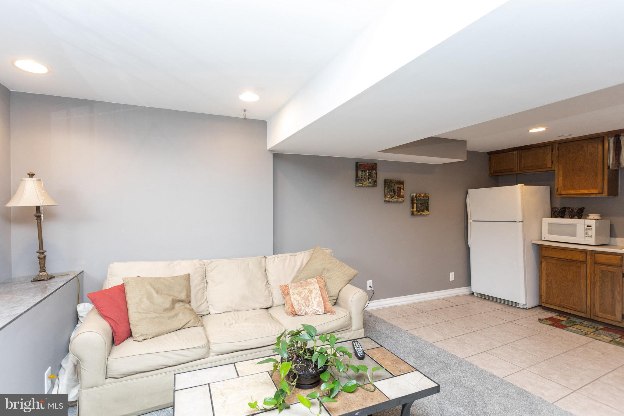 207 Riverside Road Baltimore, MD 21221 - Photo 30 of 36 Lower level living room
