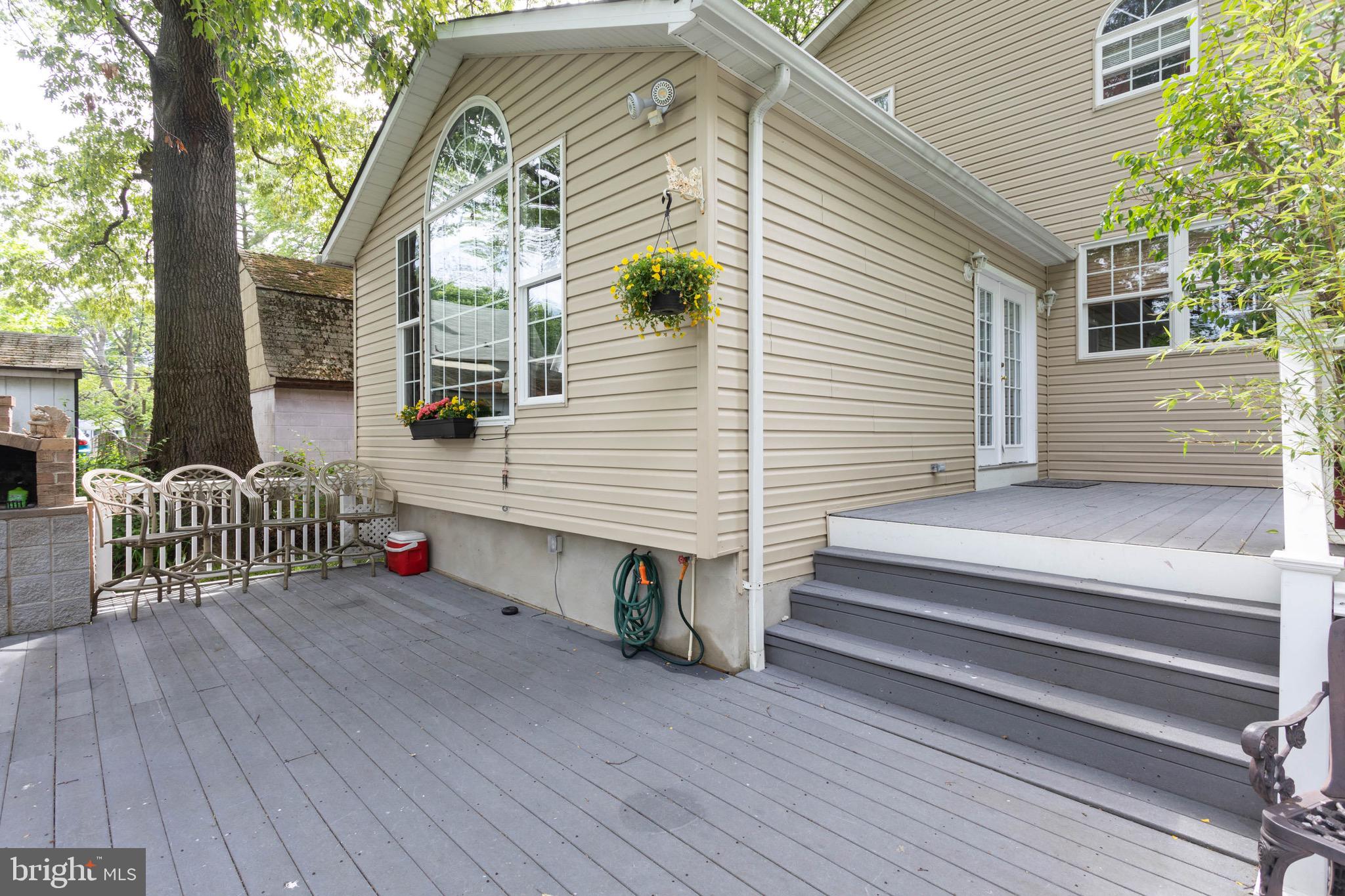 207 Riverside Road Baltimore, MD 21221 - Photo 33 of 36 Two tiered TREX deck with wood stove!