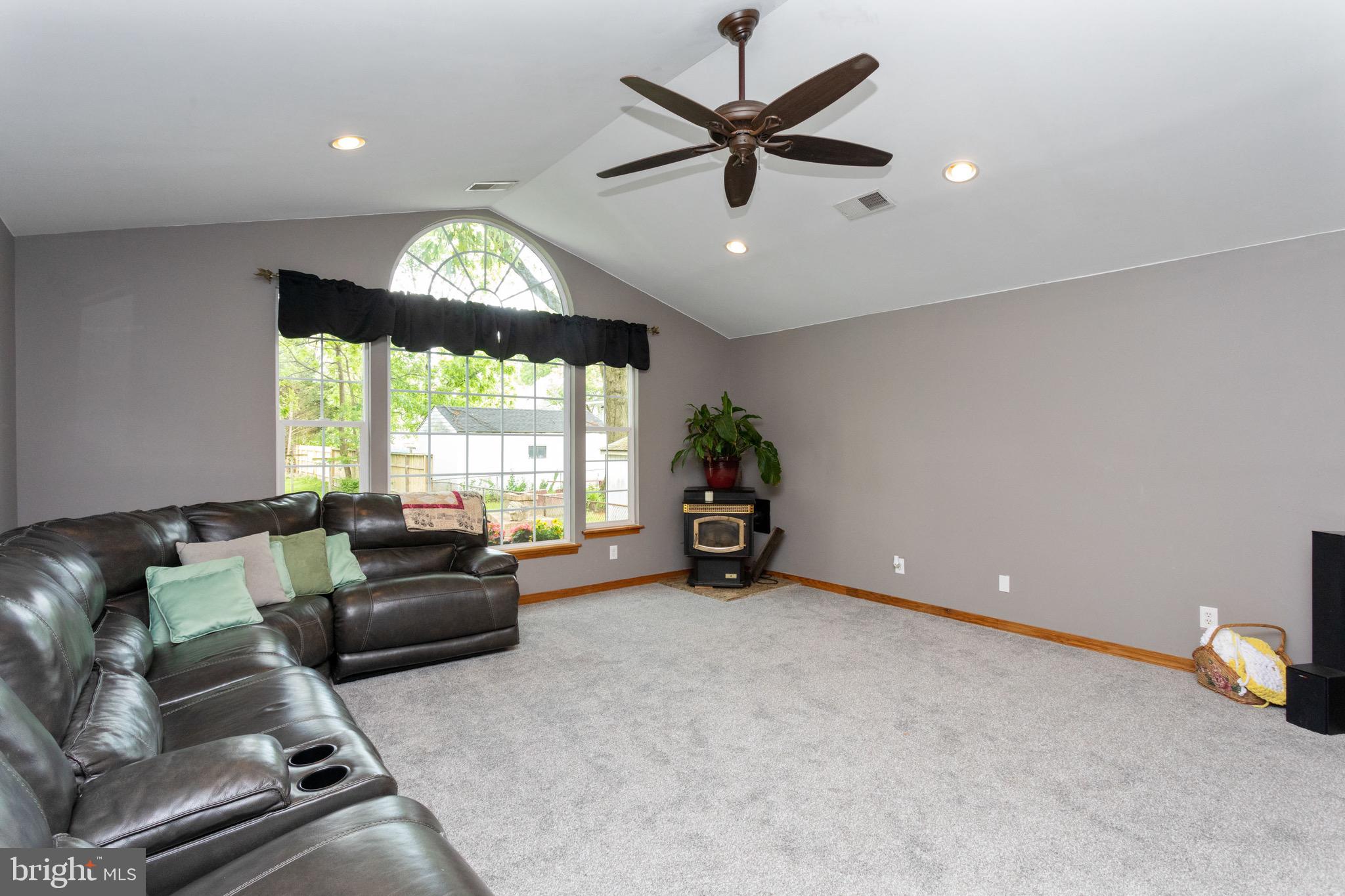 207 Riverside Road Baltimore, MD 21221 - Photo 6 of 36 Family room, bright and open!