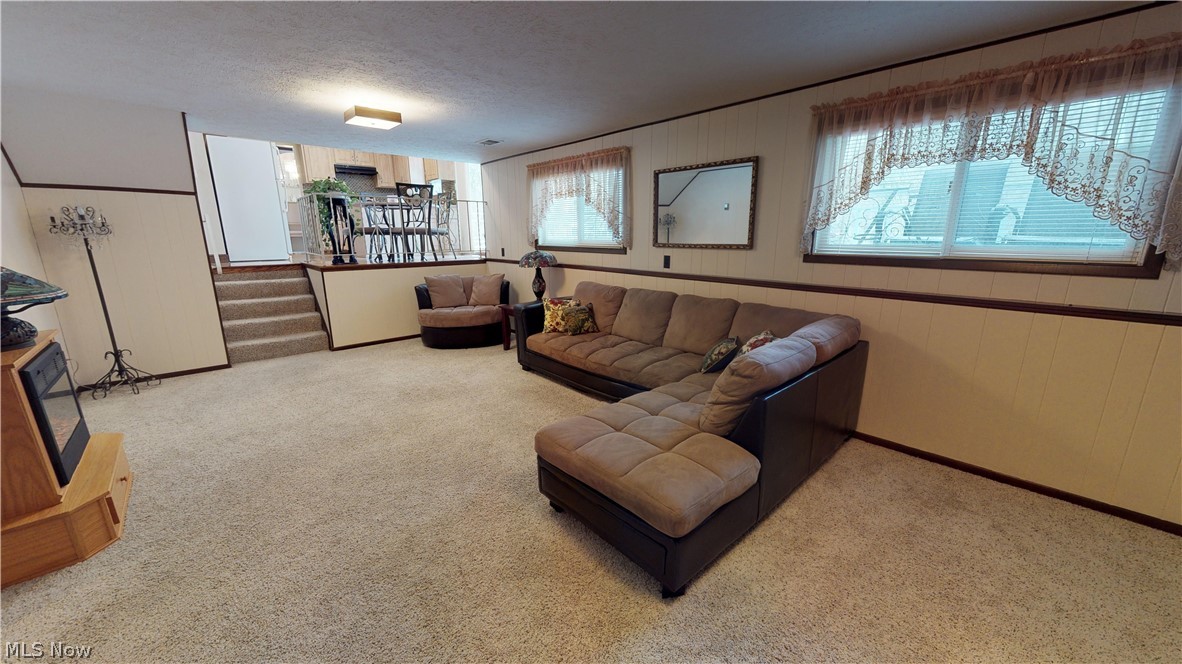1037 Brainard Road Cleveland, OH 44143 - Photo 11 of 20 Family Room