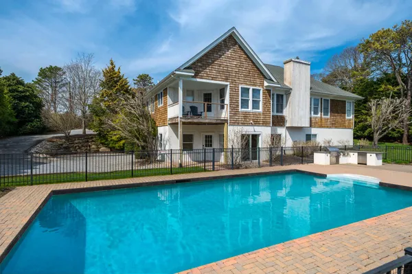 $40,000 | 10 Peconic View Court, Southampton, NY 11968