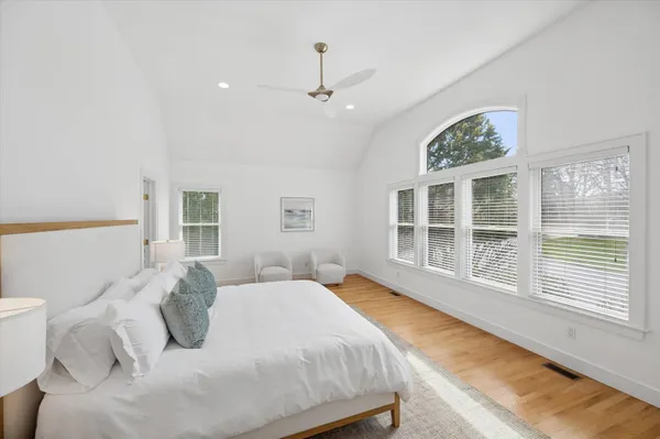 $40,000 | 10 Peconic View Court, Southampton, NY 11968