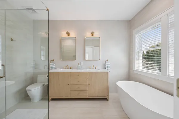 $40,000 | 10 Peconic View Court, Southampton, NY 11968