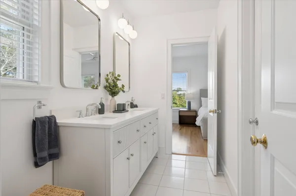 $40,000 | 10 Peconic View Court, Southampton, NY 11968