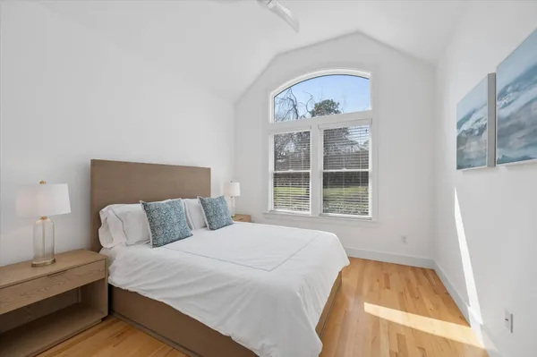 $40,000 | 10 Peconic View Court, Southampton, NY 11968