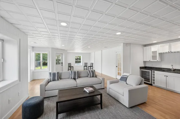 $40,000 | 10 Peconic View Court, Southampton, NY 11968