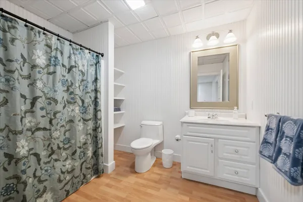 $40,000 | 10 Peconic View Court, Southampton, NY 11968