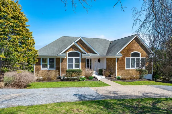 $40,000 | 10 Peconic View Court, Southampton, NY 11968