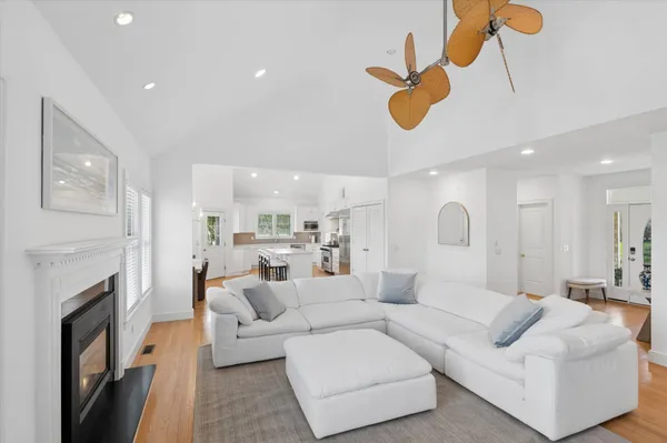 $40,000 | 10 Peconic View Court, Southampton, NY 11968