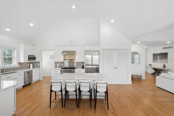 $40,000 | 10 Peconic View Court, Southampton, NY 11968