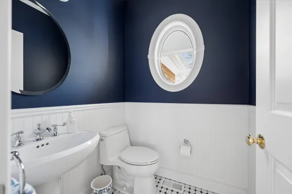 $40,000 | 10 Peconic View Court, Southampton, NY 11968